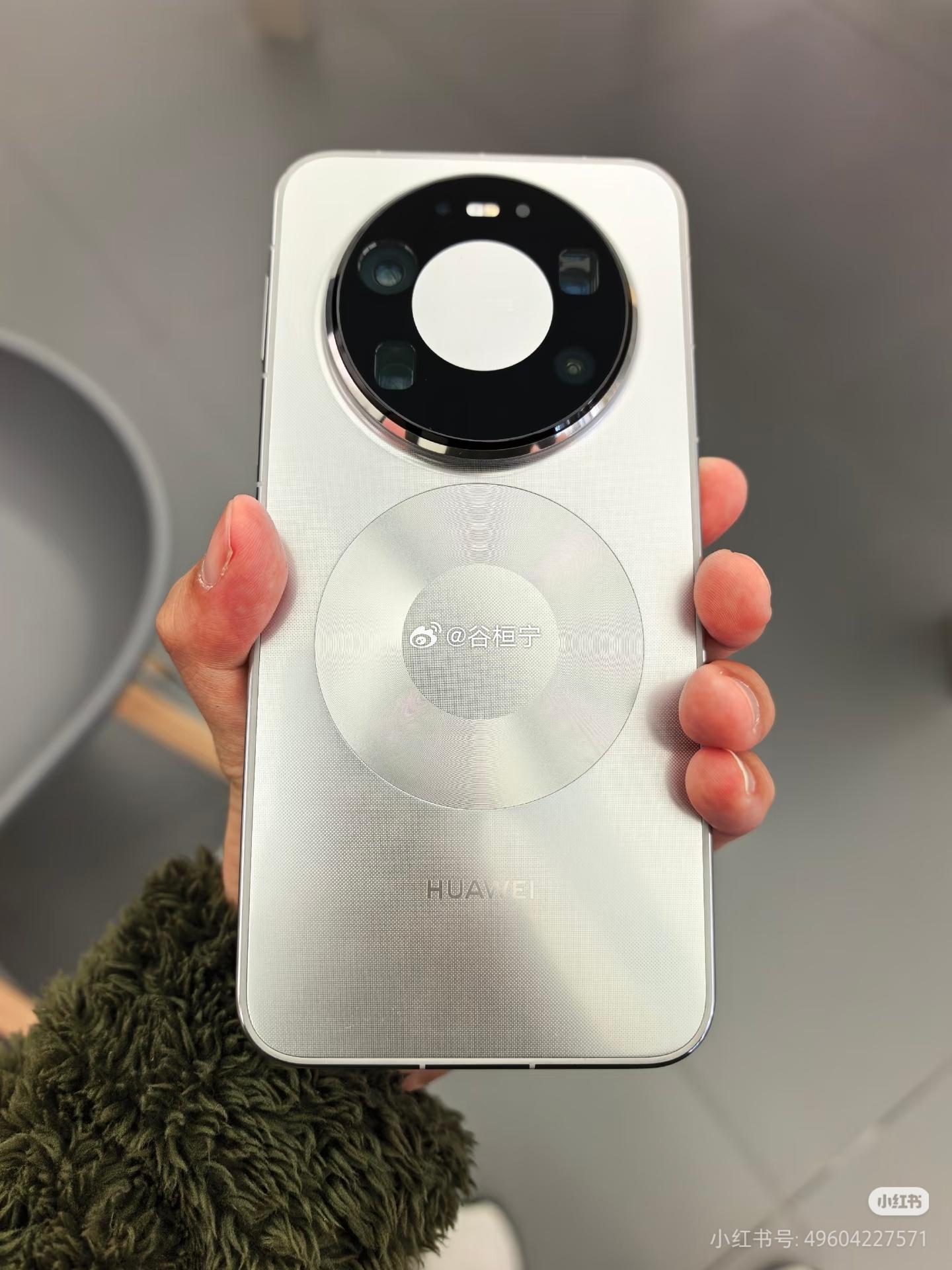 华为mate80promax的银色真机？设计打几分？ 