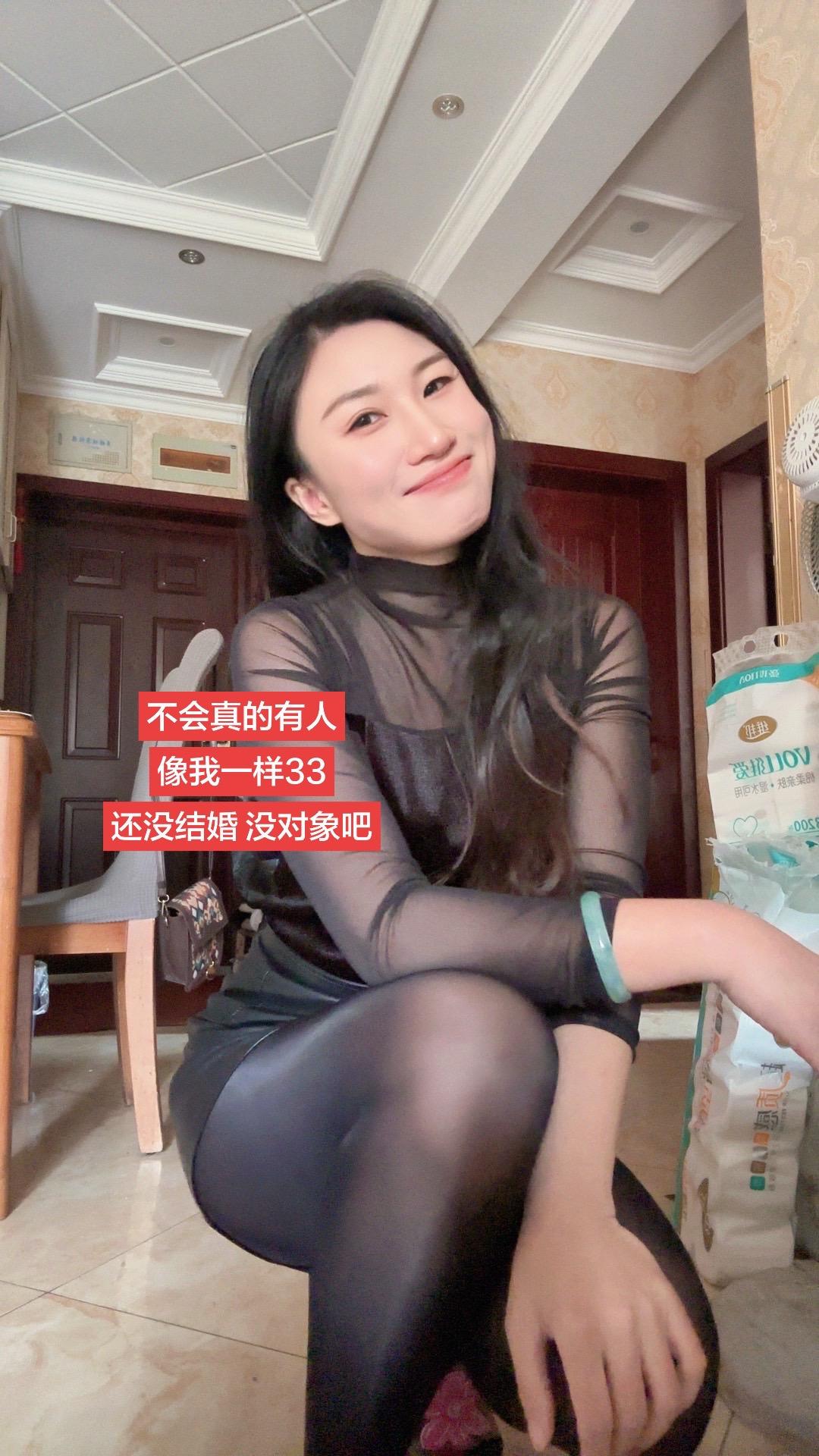 不会真的有人33岁，没结婚没对象，还在按自己的节奏过日子吧？
不是不想爱，是不愿