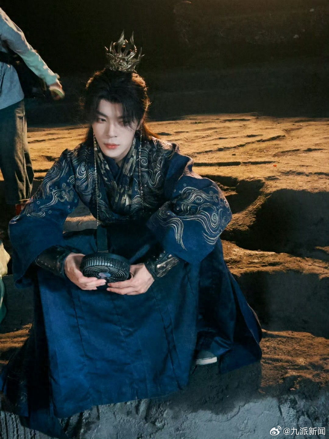 #演员陈腾跃辟谣拍短剧赔了千万#【#演员陈腾跃全资长剧被改成236集短剧#：里面