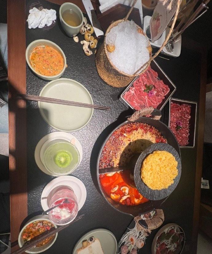 刚刚又挖到一家超棒的火锅店，味道真的绝了！真心希望西安所有的火锅店都能这样疯狂内