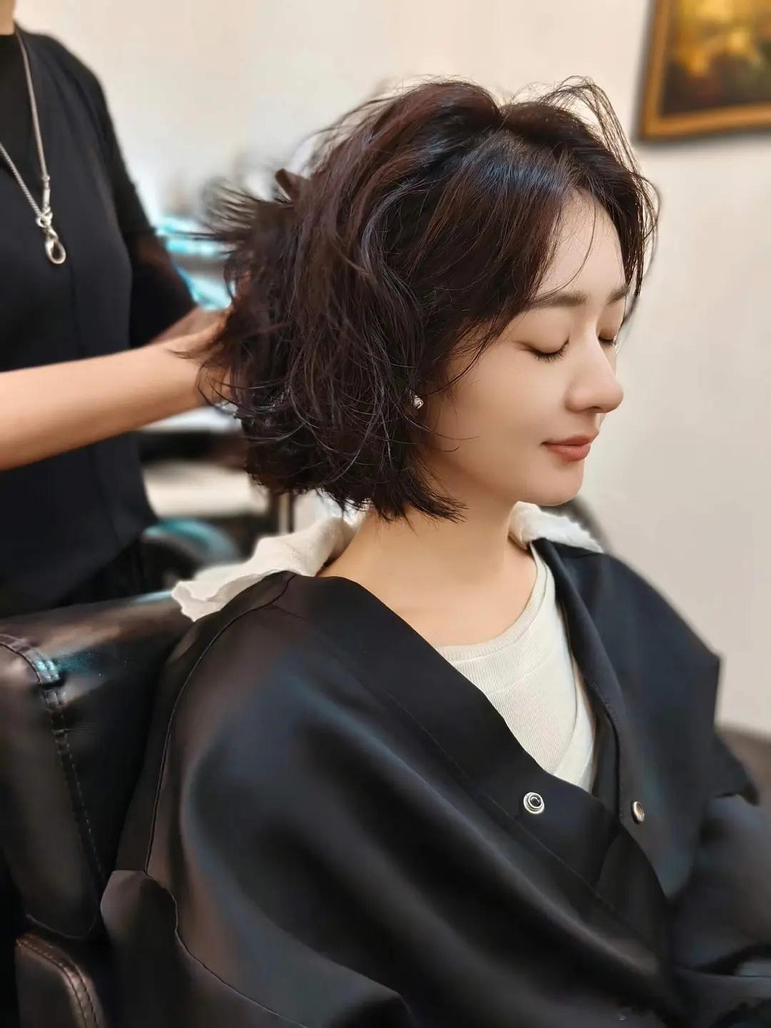 赵丽颖工作室最新营业照 ​​​