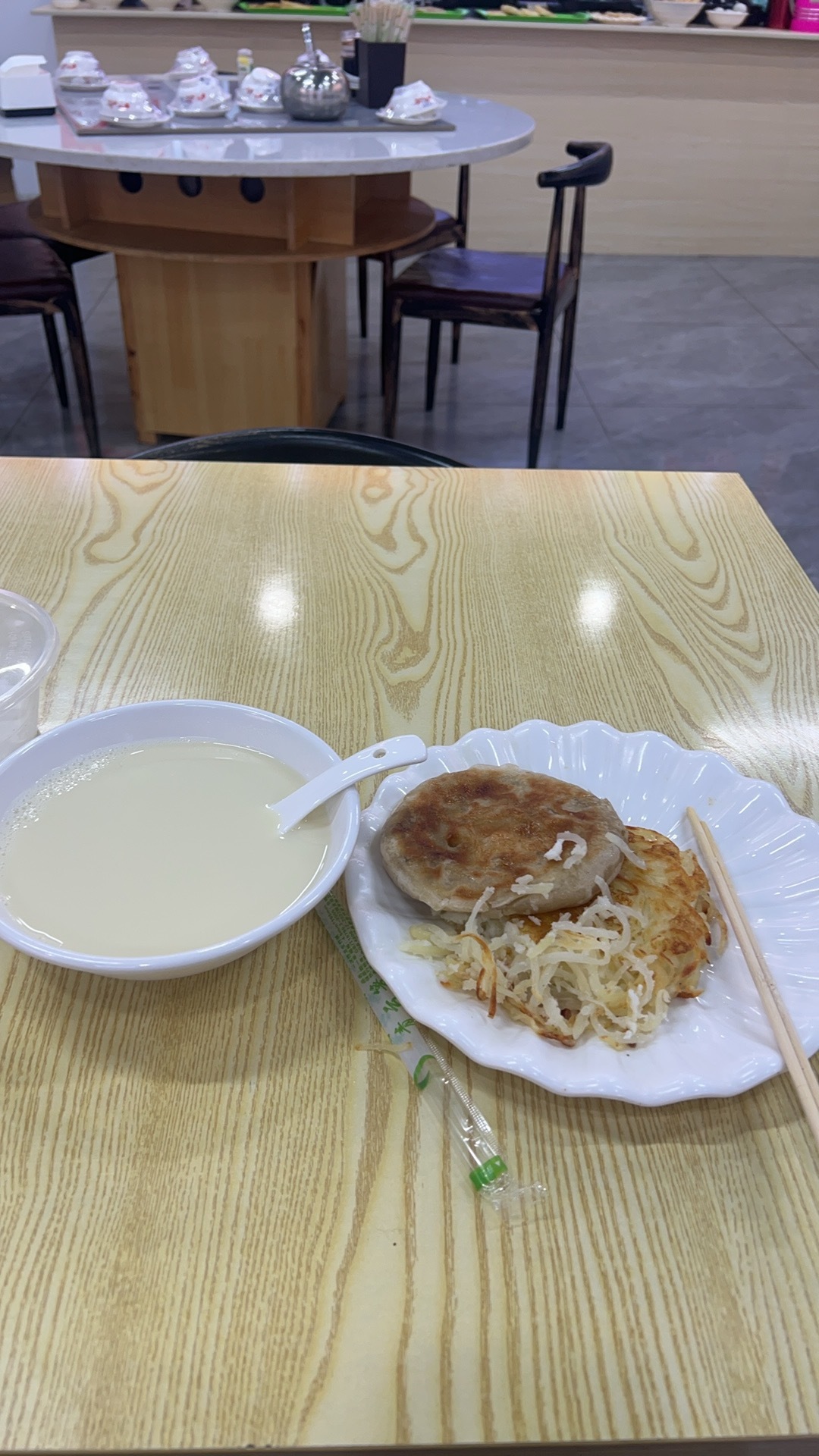 早啊朋友们，除了在多玛乡，晚上睡觉都没吸过氧，早上起来吃点早饭，嘎嘎精神 阿里·