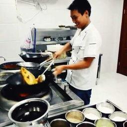 你觉得男人做饭丢人吗?觉得男人做饭丢人，才是真的丢人。
       厨房从不是