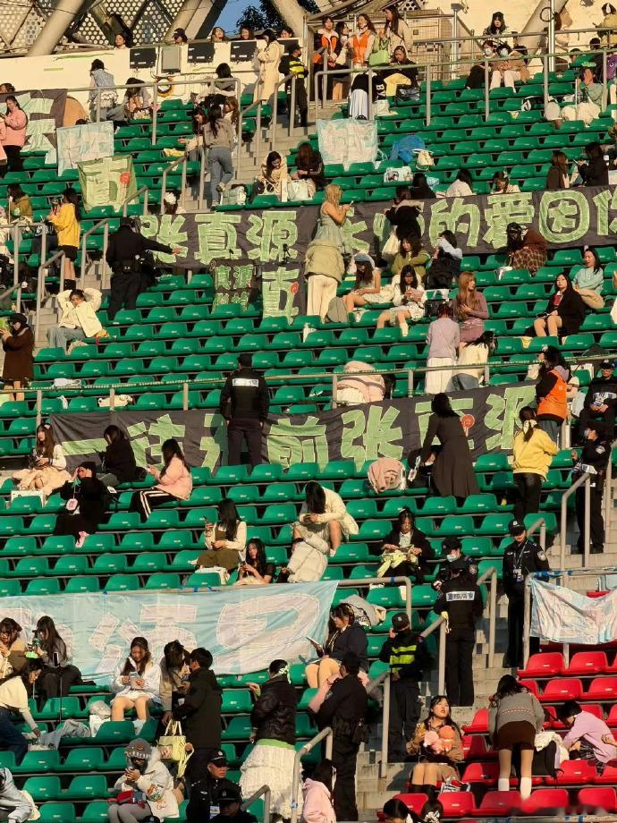 每一束光，都是对张真源最真实的赞美。 