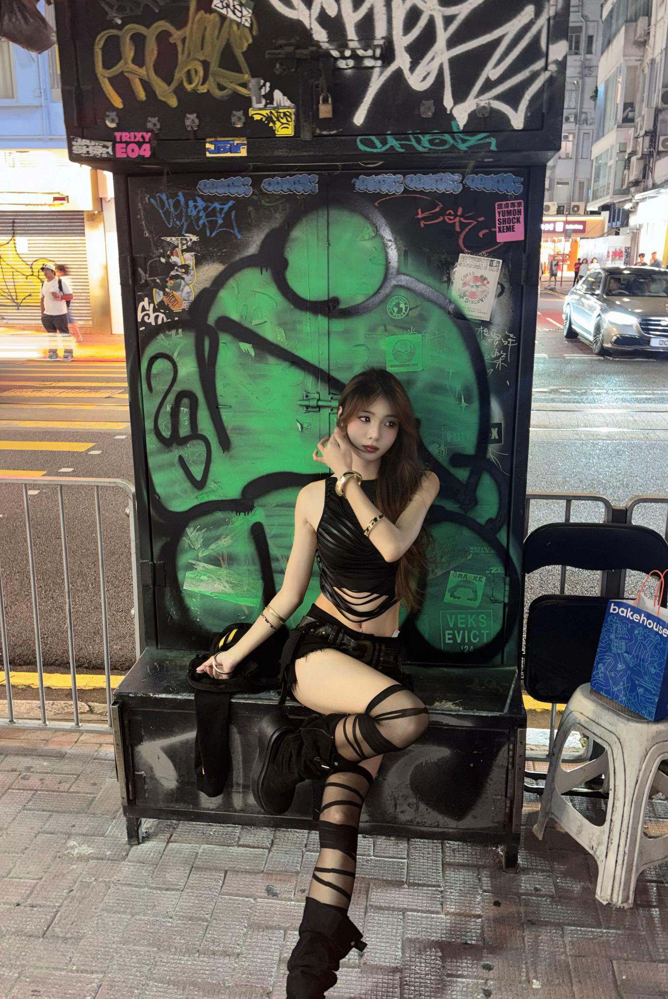你想多了 我从不在意除了我以外的任何东西。