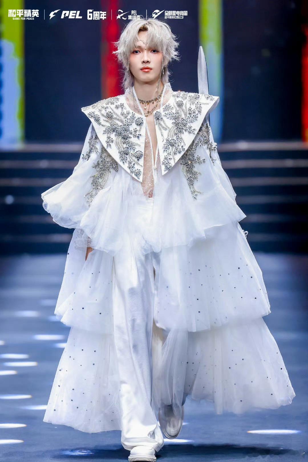 PEL集结夜权威穿搭大赏一秒穿越PEL魔法秀场 最戳人的是那套“训练日”主题穿搭