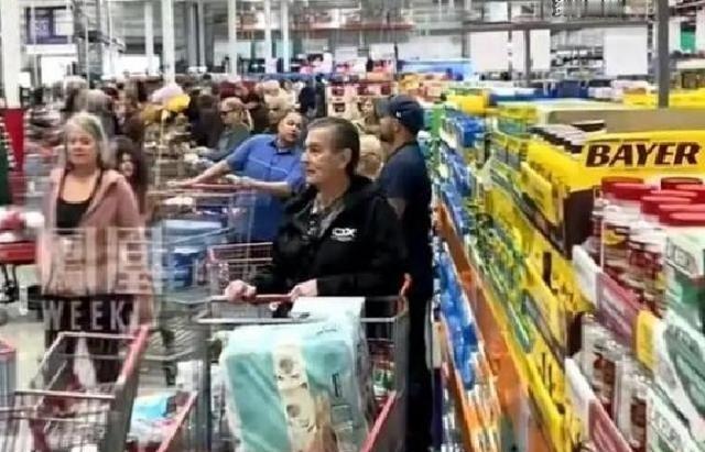 美国超市一切正常是假象吗？关税升级后中国商品依旧琳琅满目，但价格、补货和消费行为