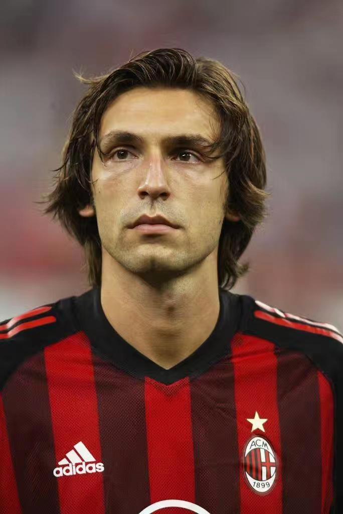 为什么说05/06赛季米兰的攻击力最强？
那个赛季米兰的前锋有舍甫琴科、吉拉迪诺