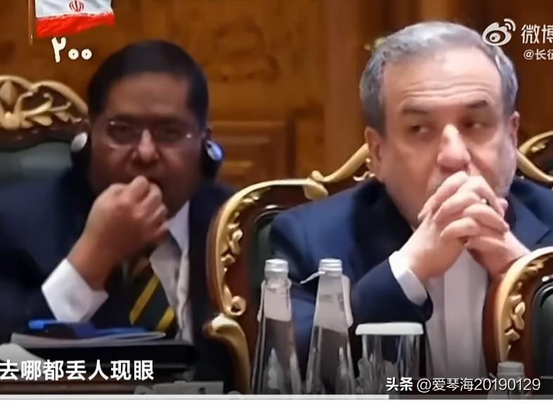 继莫迪拧不开瓶盖后，印度外交官再现名场面。在2026新德里金砖峰会上，印度外交部