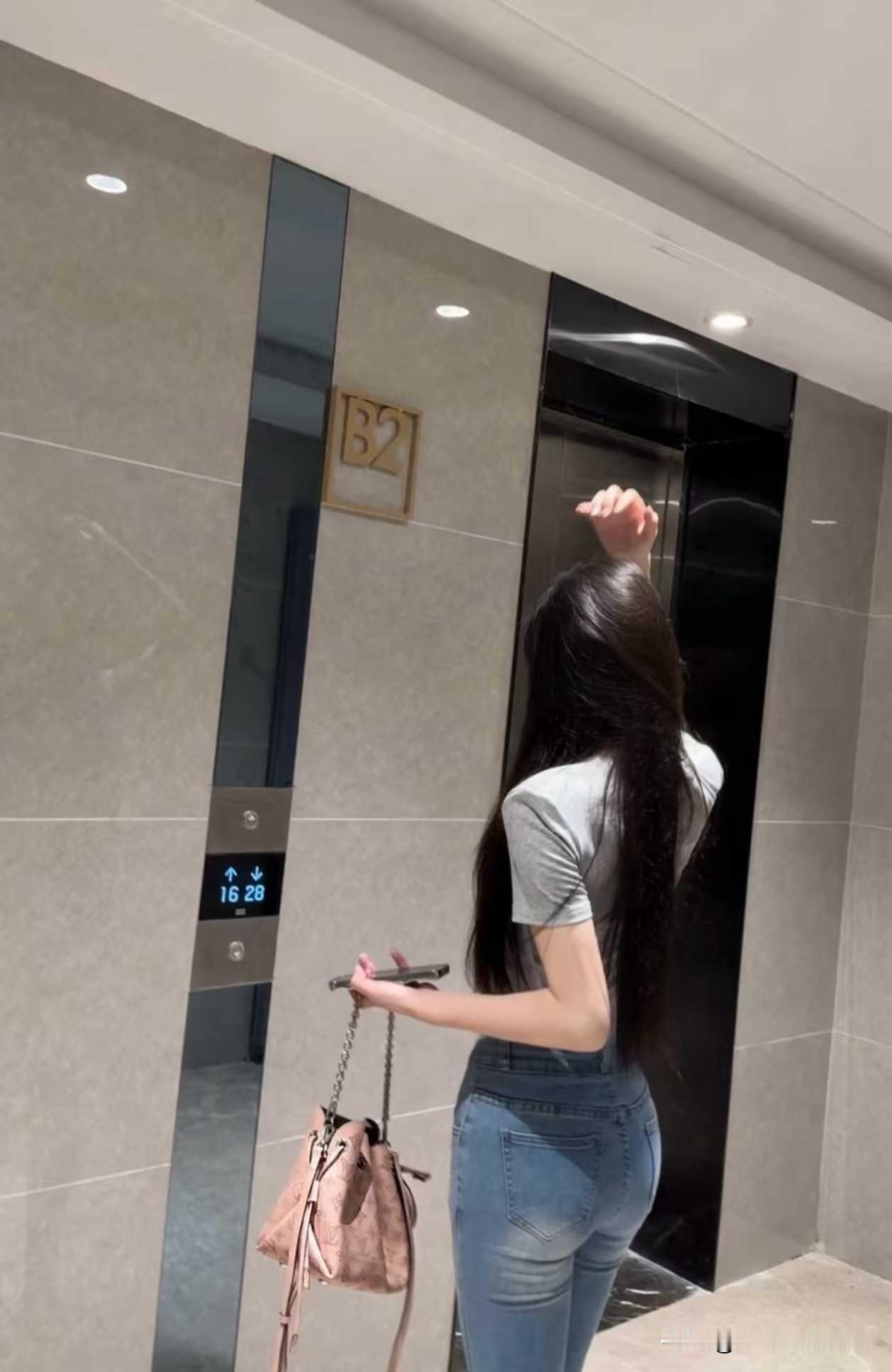 差点忘了今天是正常上班[尬笑]