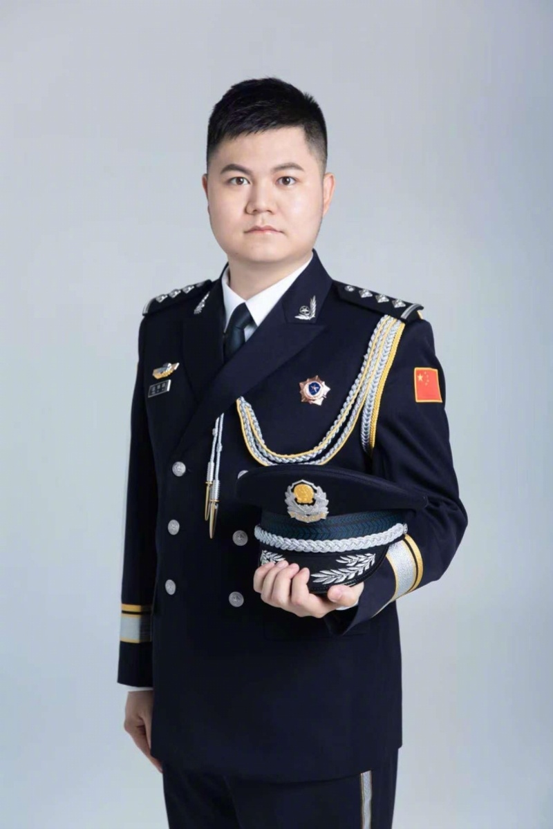 #广东遭袭牺牲民警拟评中国好人#【揭阳牺牲民警袁博琪获推“中国好人榜”候选人！侦