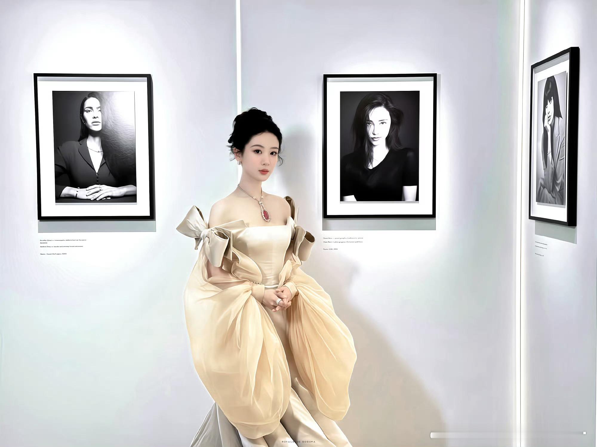 杨紫蝴蝶结泡泡袖高定 江山如画不如你眉眼清浅，山河千秋不及你泛笑风华终于看到巴黎