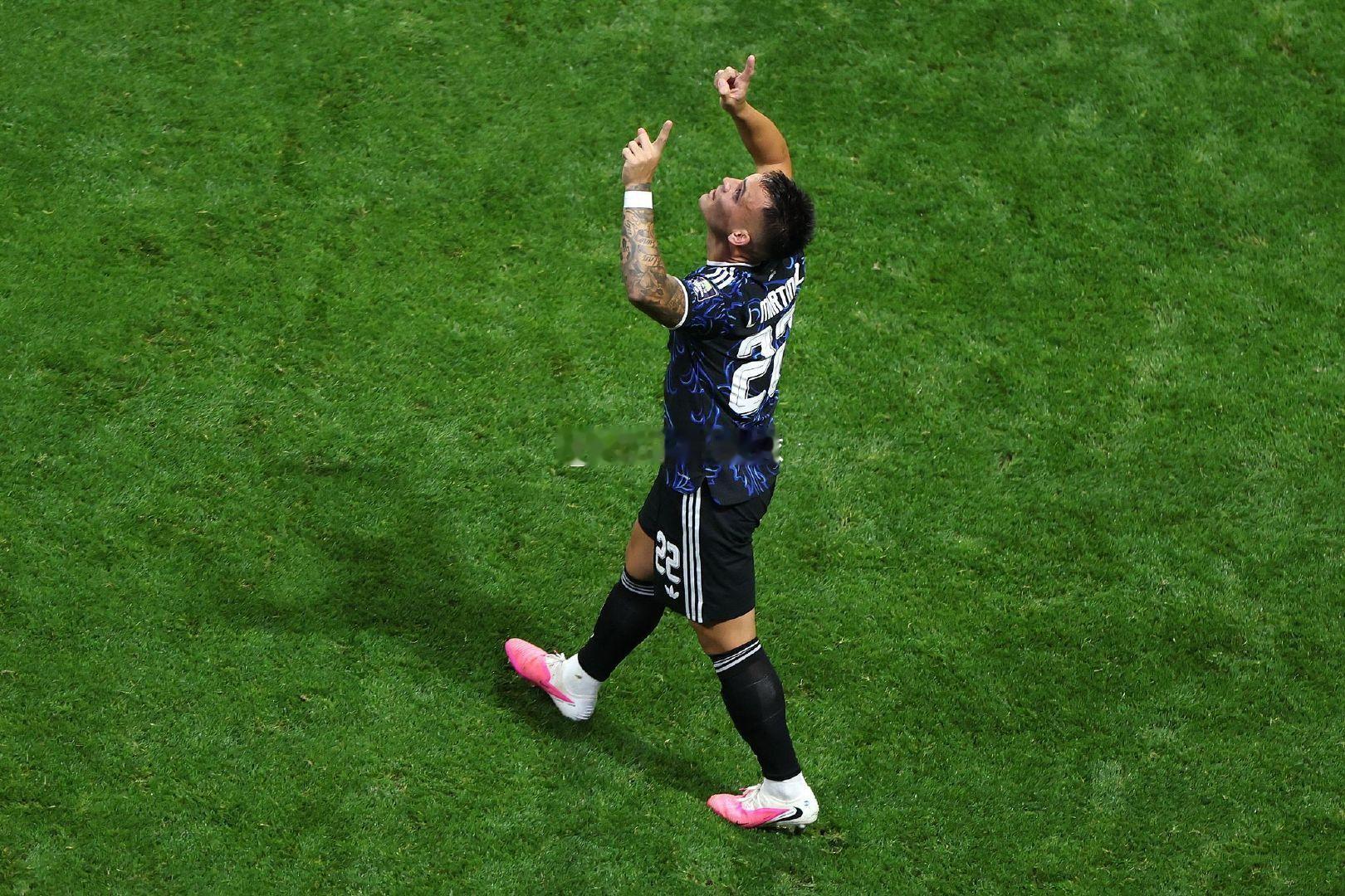 2-1逆转！恩佐远射扳平、劳塔罗补时绝杀，阿根廷力克英格兰挺进世界杯决赛美加墨世