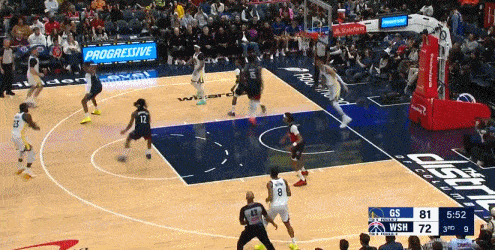 “金州拉文”上线打球，这扣篮真的有一种平地起惊雷的观感，可惜不是库里，而是库里的