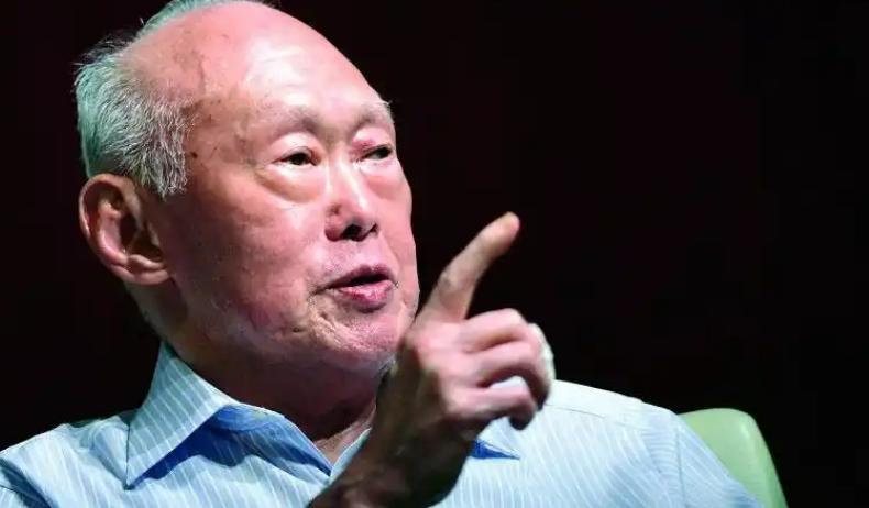 新加坡这个国家，再从李光耀开始就养成了一个非常不好的习惯，那就是这么一个500平