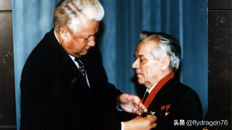 “叶利钦曾送给我一把奖章手枪”

我去了莫斯科，去了克里姆林宫。盒子里装着一把马