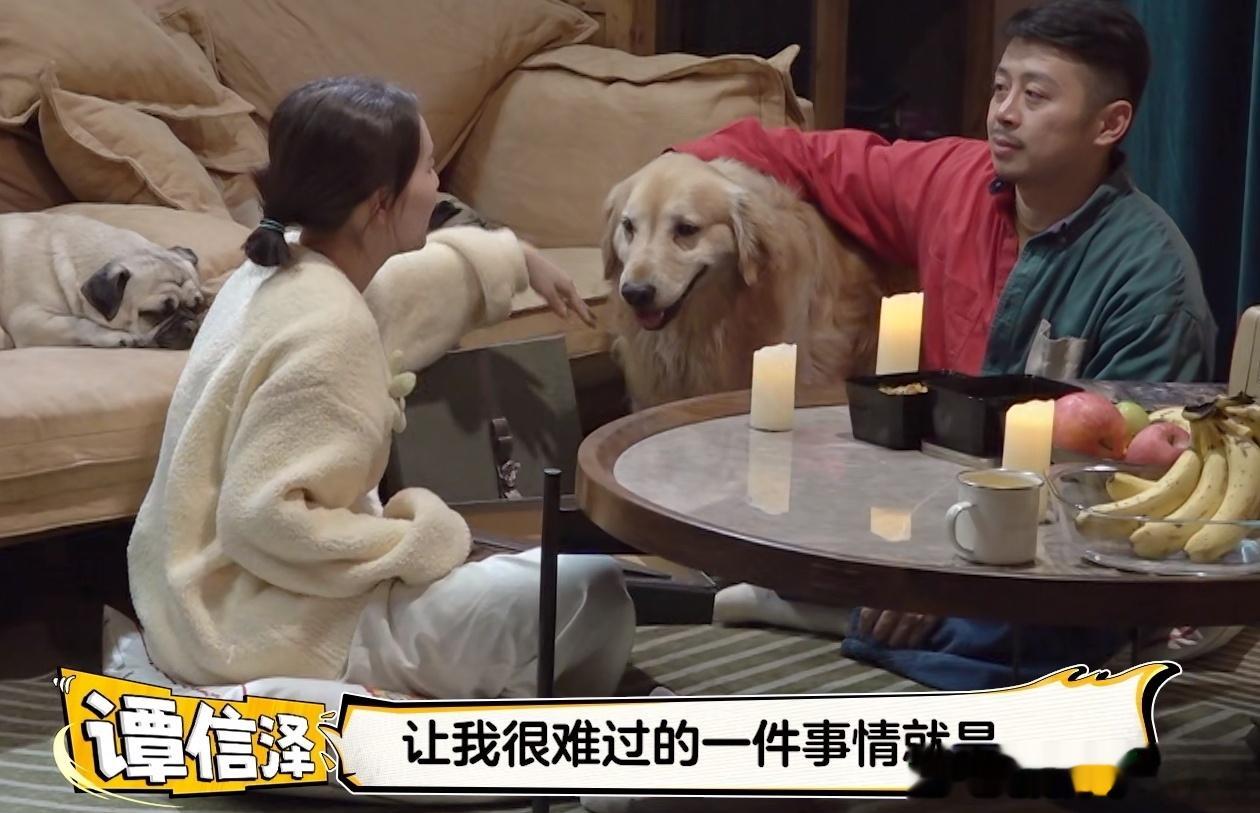 结婚纪念日，妻子丈夫把孩子哄睡后，交换各自为彼此准备的礼物。妻子给丈夫准备了黑胶