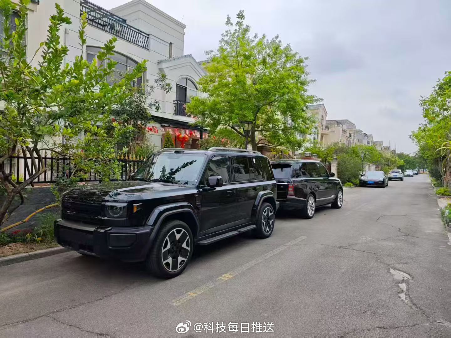 V27的气场，不说价格的话都追上揽胜利了