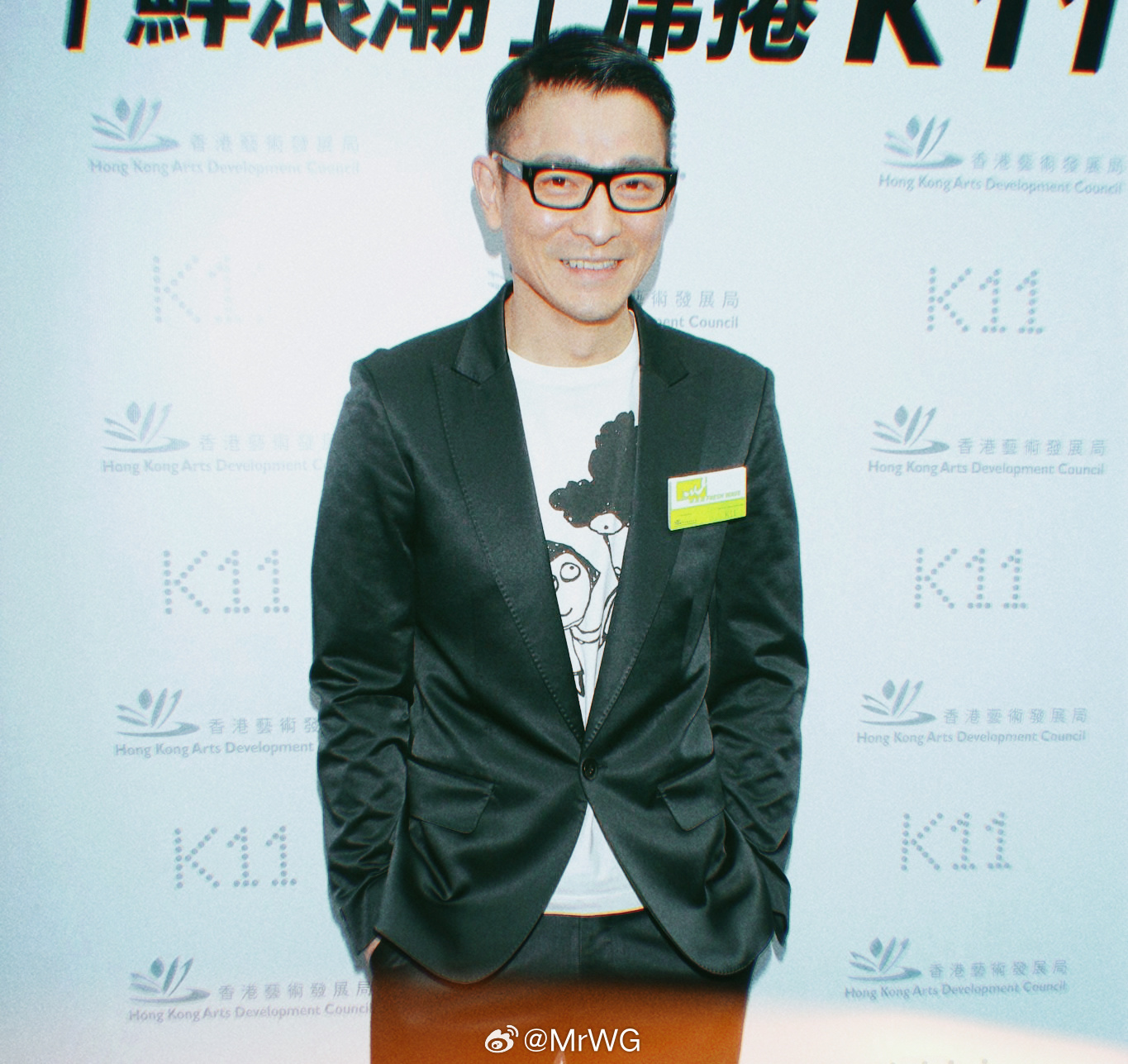 刘德华[超话]搭乘花絮去幕后 斯文又绅士的眼镜华🤓——2012年，刘德华刘德华