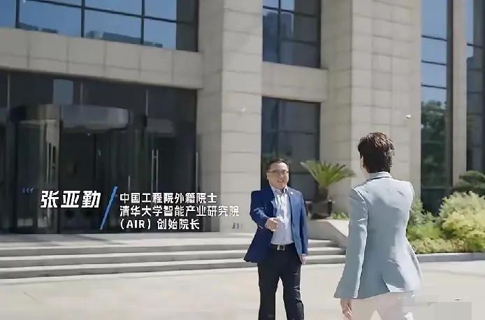 无论你信不信，这都是赤裸裸的现实：五十年代，裁缝、木匠、泥瓦匠这类传统手艺人站稳