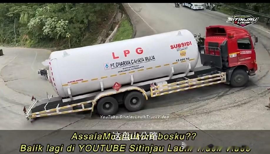 印尼这样的山路，既没有标线，而且开起车来也这么随心所欲，这是嫌弃离天堂太远吗[w