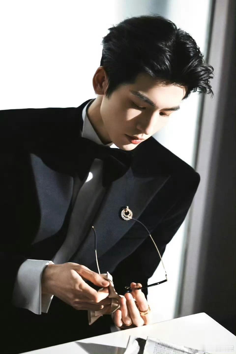 张凌赫 daddy级别 好伟大一张脸[爱慕] ​​​