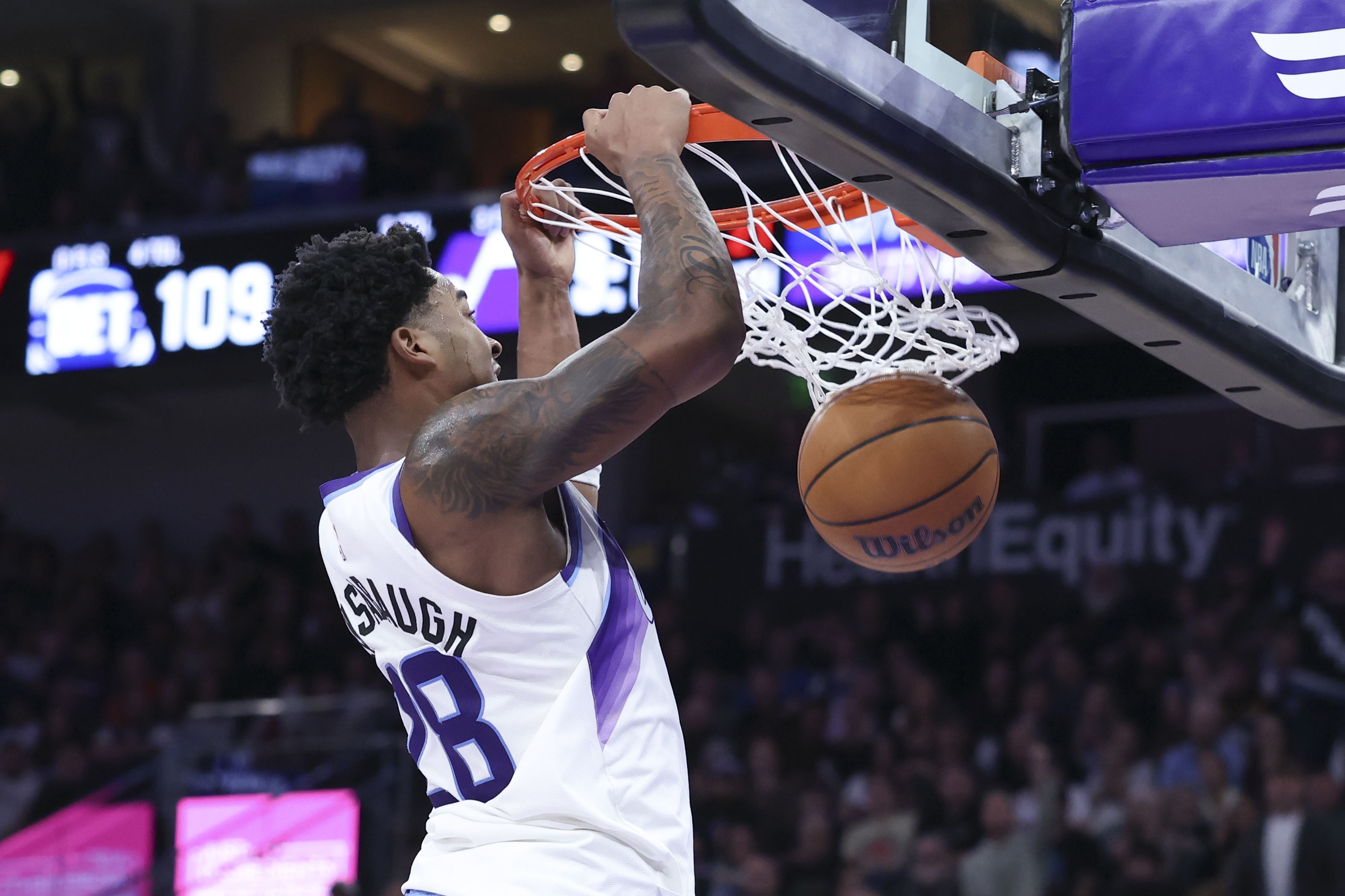 打出来了！森萨博替补15中10拿到27分5板 近2场砍下70分