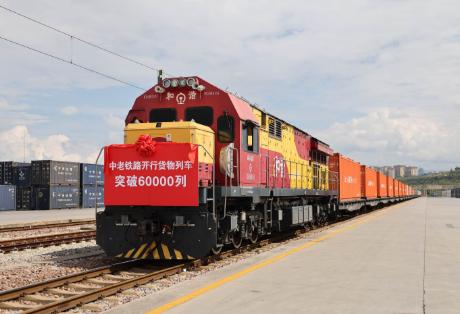 老挝真是下了血本，为了建中老铁路几乎把国库都掏空了。中国看到老挝这么卖力，当然不