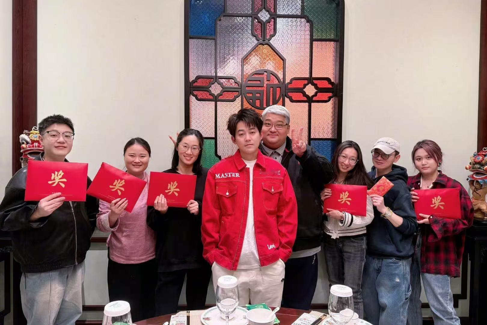 苏醒发红包的热情写在脸上了 苏醒：是红包诶？可是我是发的那个[困] 