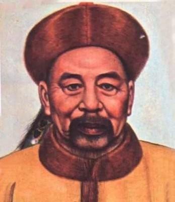 1885年，74岁的左宗棠躺在病榻上，用尽最后力气拍打床沿，怒吼道：“对中国来说