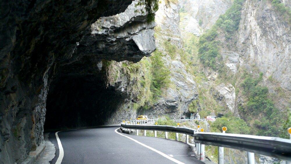 泪目，1957年台湾中横公路，平均每公里倒下一位先辈
 
这条全长约186公里的