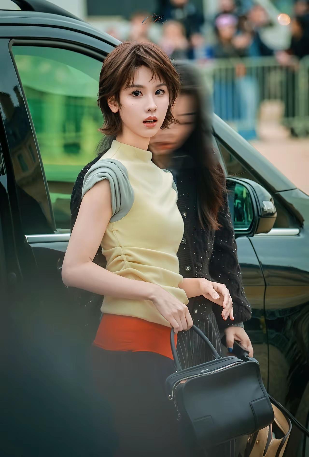 [送心]陈都灵[心]，这趟去巴黎，改成短发，还是这么好看[舔屏]关键是——胜过某