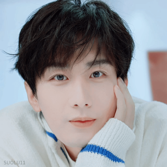 长安诺成毅长安诺 cy 成毅萧承煦成毅，我把自己站成一座孤岛，直到你的目光如潮水