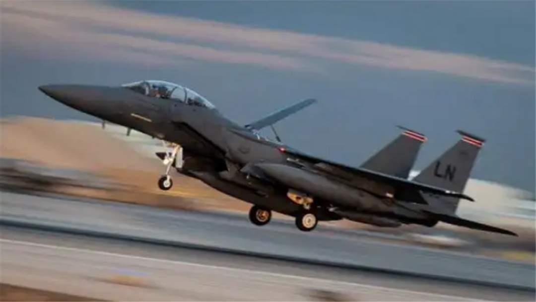 十多架战机出击，美军大举增兵波斯湾！伊朗果断出手