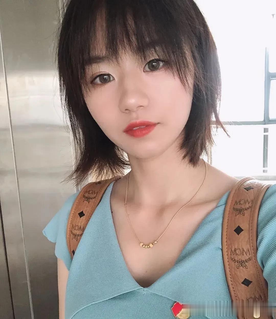 出轨了，出轨了，我出轨了，我被着我老公在外面跟一个男的好上了，，我老公居然还不知