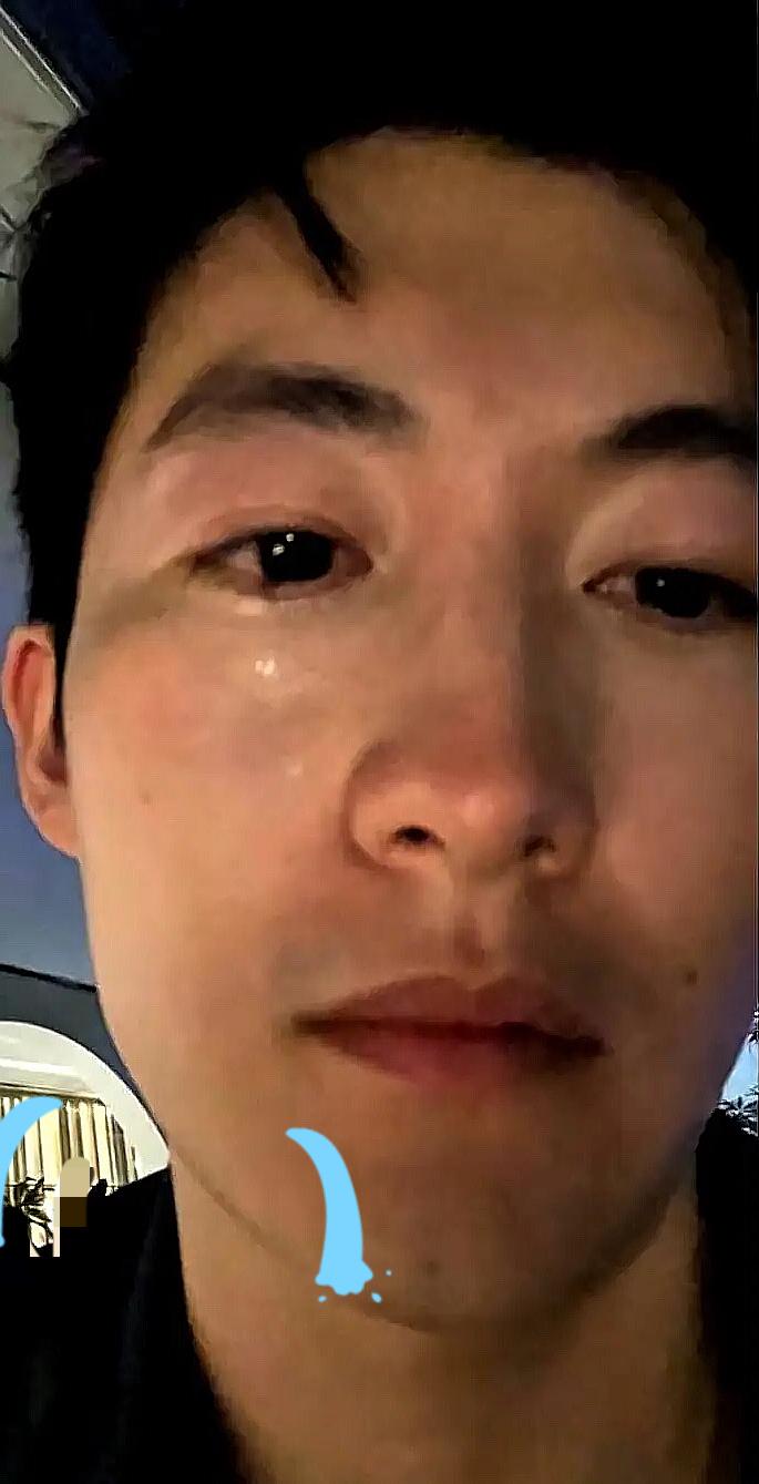 昨天看到大连这事儿，心里真不是滋味。
男人揣着4万块血汗钱回家，那是他一年每天干