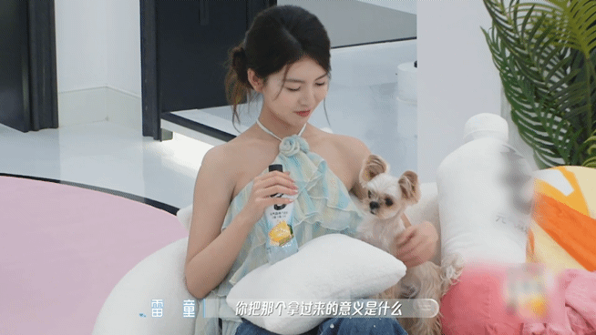 何浩楠被孔雪儿朋友的摇摆无语住了喜欢你我也是这期四角修罗场直接给观察室何浩楠看懵
