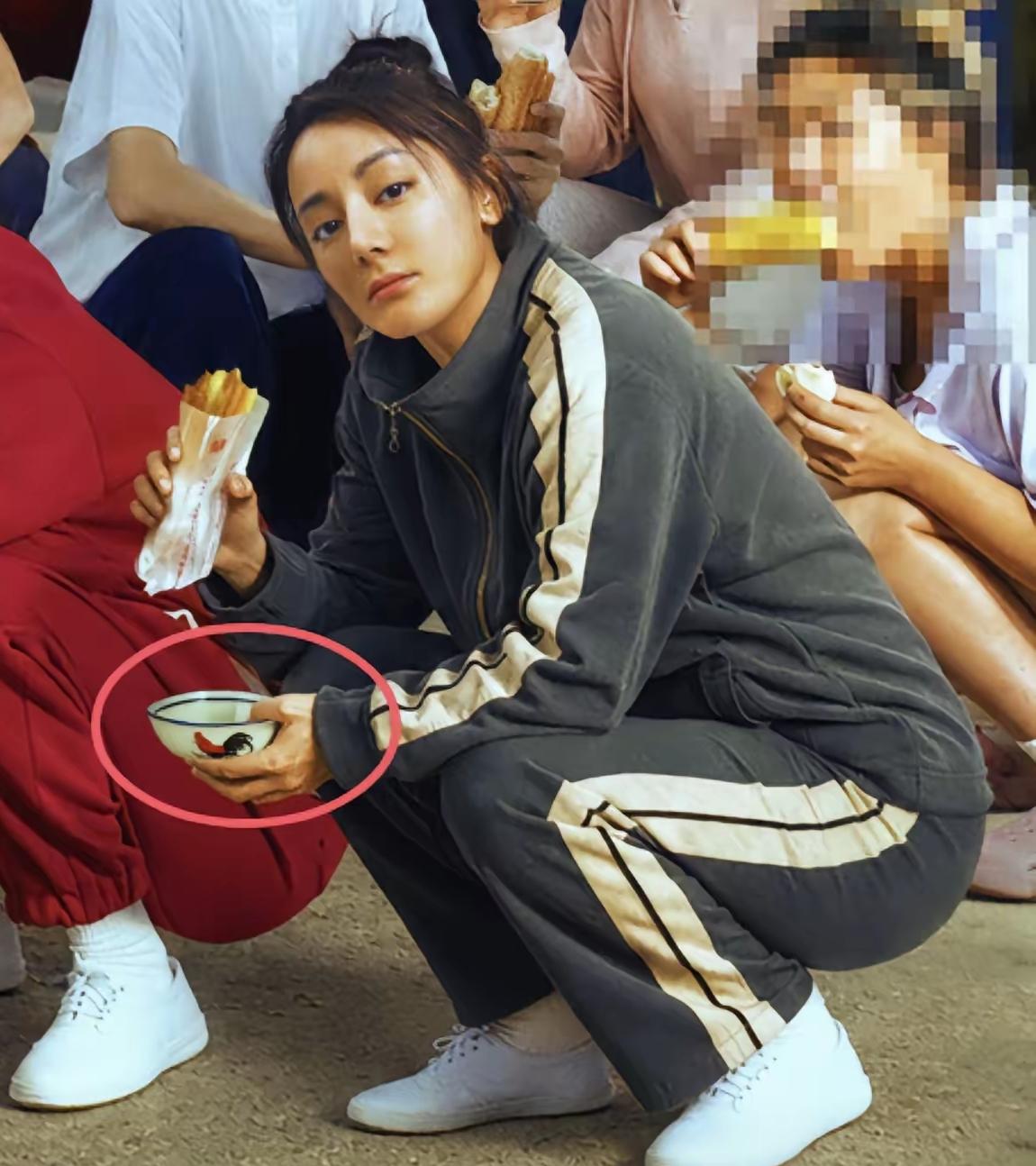 周星驰藏着一个多年习惯，几乎贯穿他所有影片，很难再改掉！
只要电影画面出现饭碗，