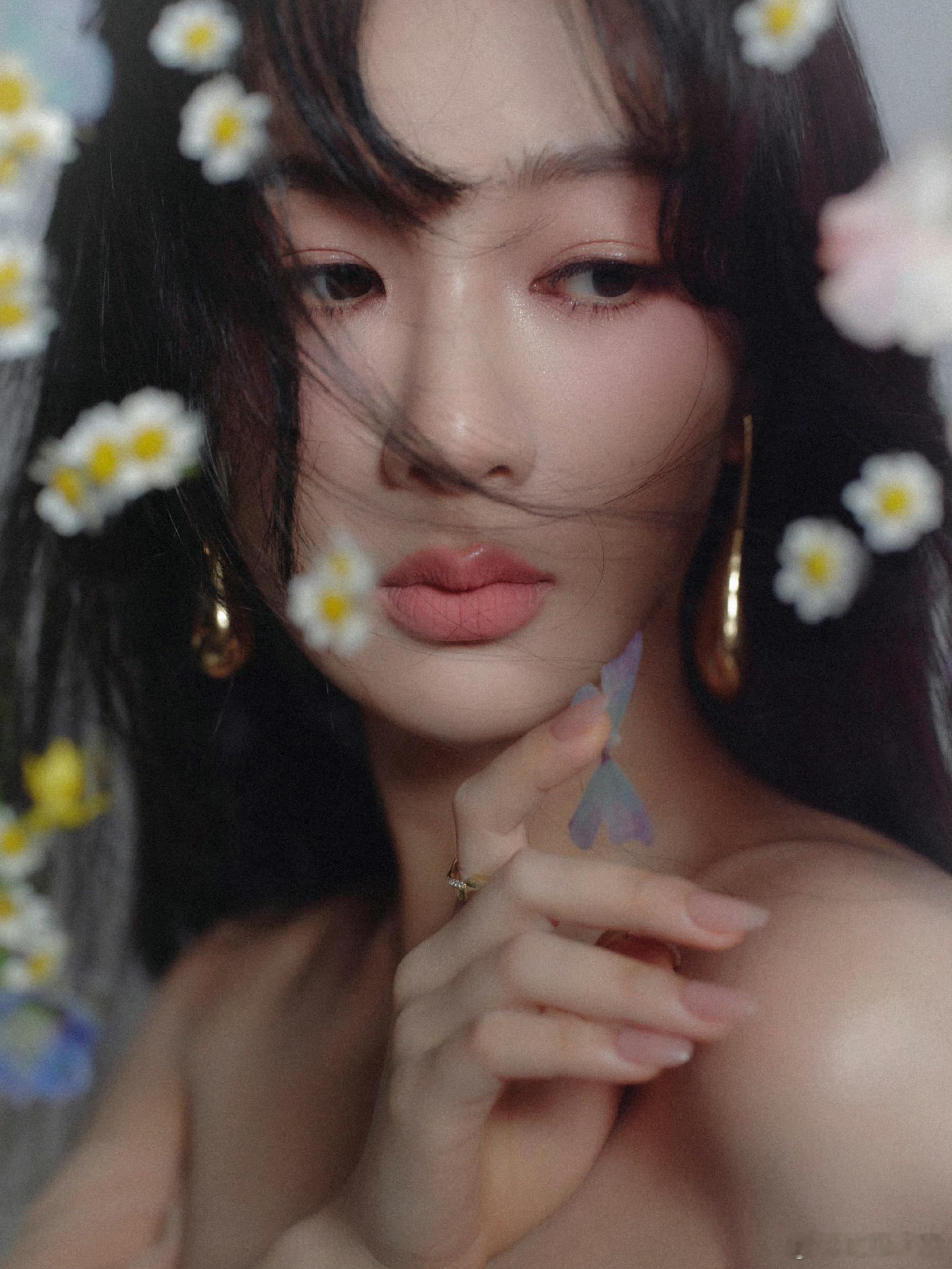 #杨紫 花仙子#每一次的造型尝试，都是她对自我风格的一次探索和挑战。就像她曾经说