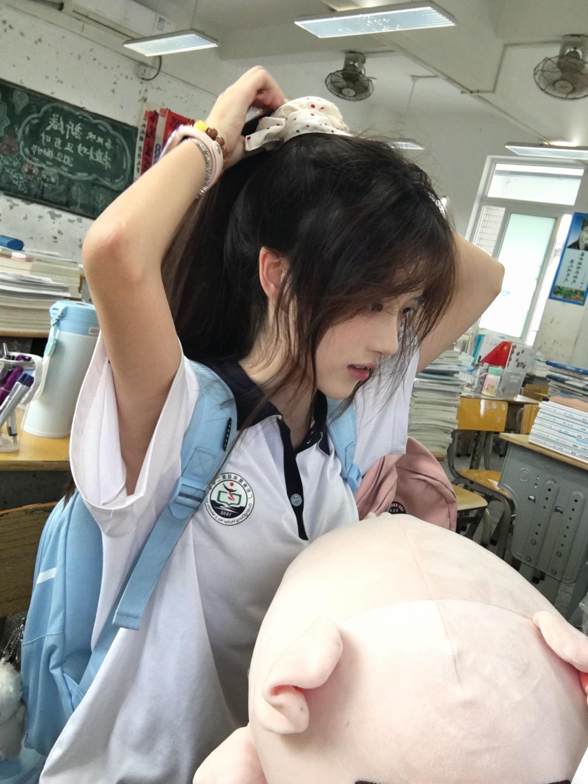 回复  宝宝我用的是杜芙特洗发水，因为我很懒，这个不用天天洗头也能很蓬...