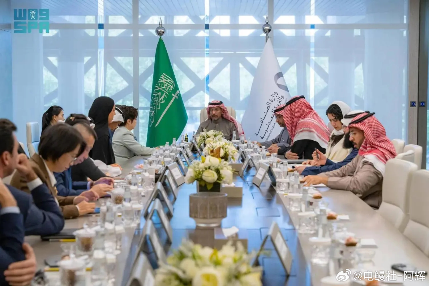 沙特工业和矿产资源大臣Bandar Alkhorayef周二在利雅得与中国企业比