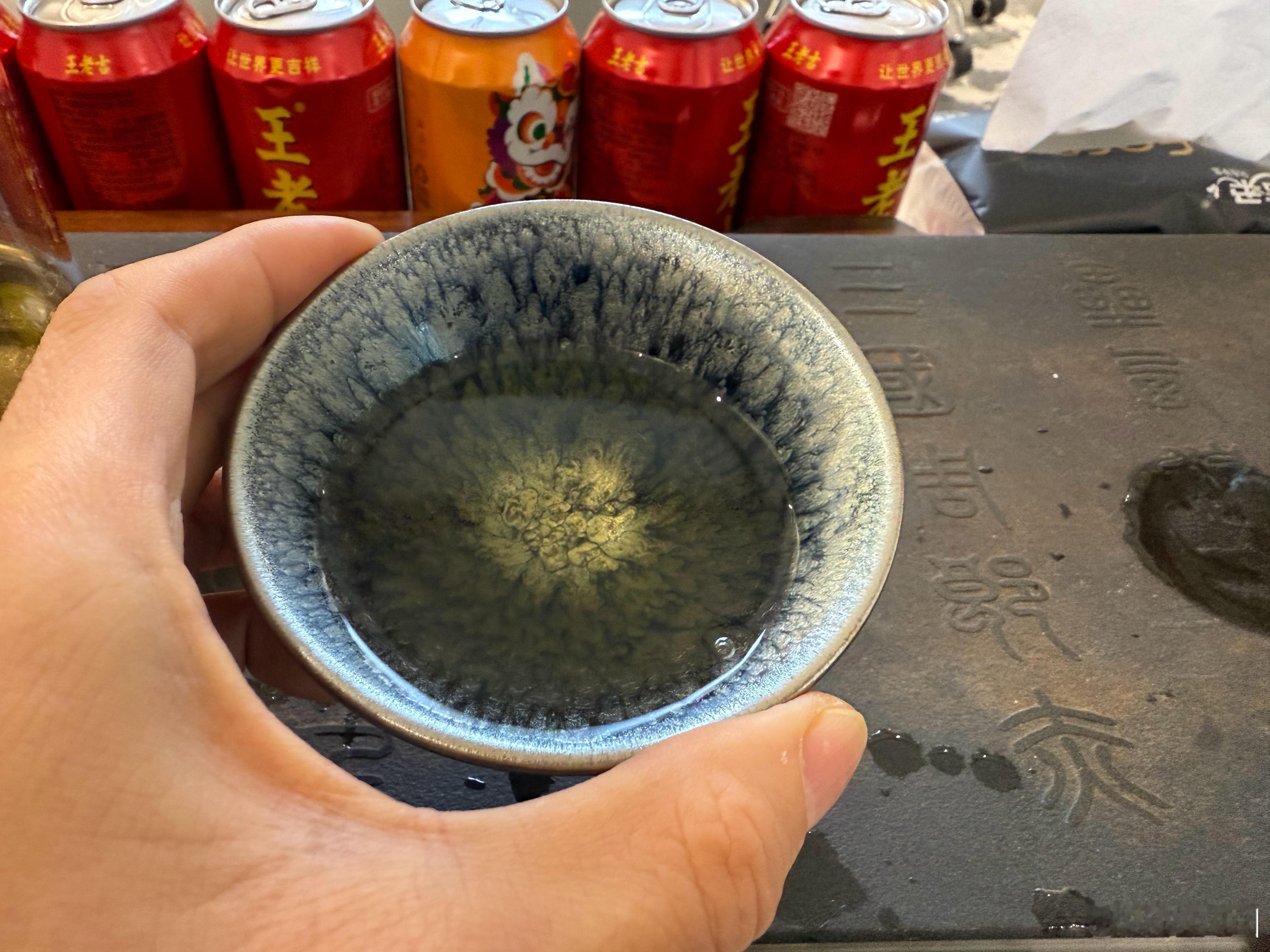 开了一个新茶杯，用我白毫银针+15年陈皮喂喂它[嘻嘻]看茶叶泡开的品相，还可以吧