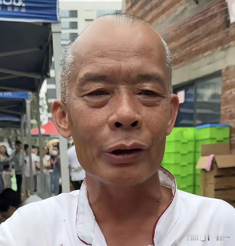 《广东顺德县志·莫氏鸡煲》
莫氏鸡煲者，广东顺德陈村绀现村之乡土风味也。店临潭州