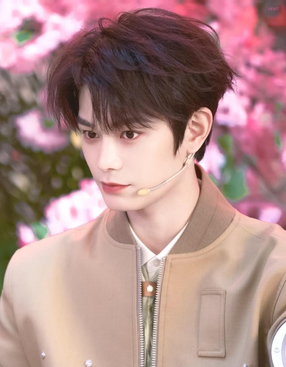 💚丁禹兮陈伦 

永远纠缠在一起吧，命运 红线 发丝 我和你

@丁禹兮 
丁