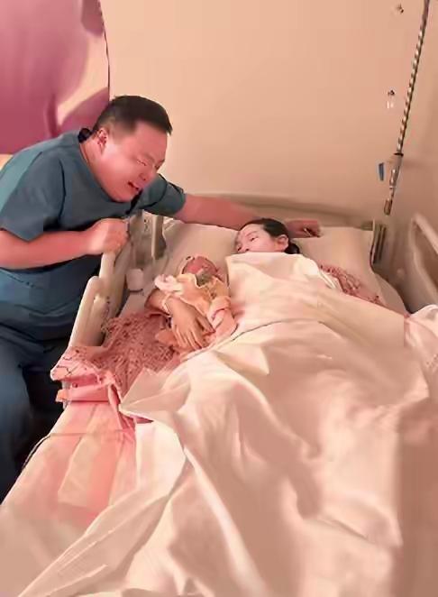 相声演员阎鹤祥官宣当爸太为阎鹤祥开心了！迎来新生命是最温暖的幸福，能看出他为了照