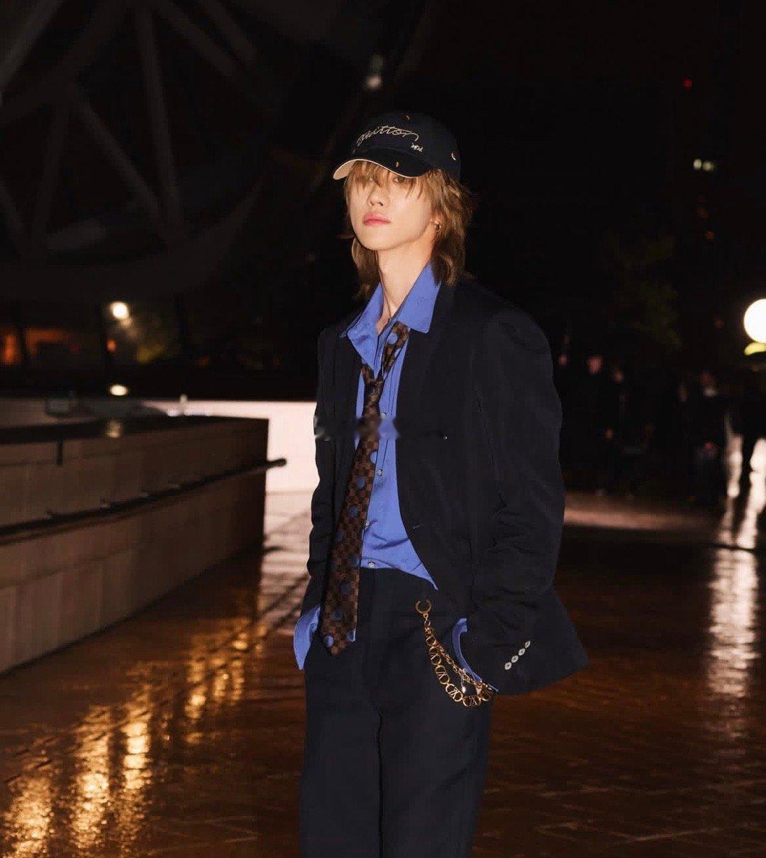 【巴黎时装周盛大启幕】路易威登大秀震撼开场，王嘉尔、徐明浩、王鹤棣闪耀亮相！✨ 