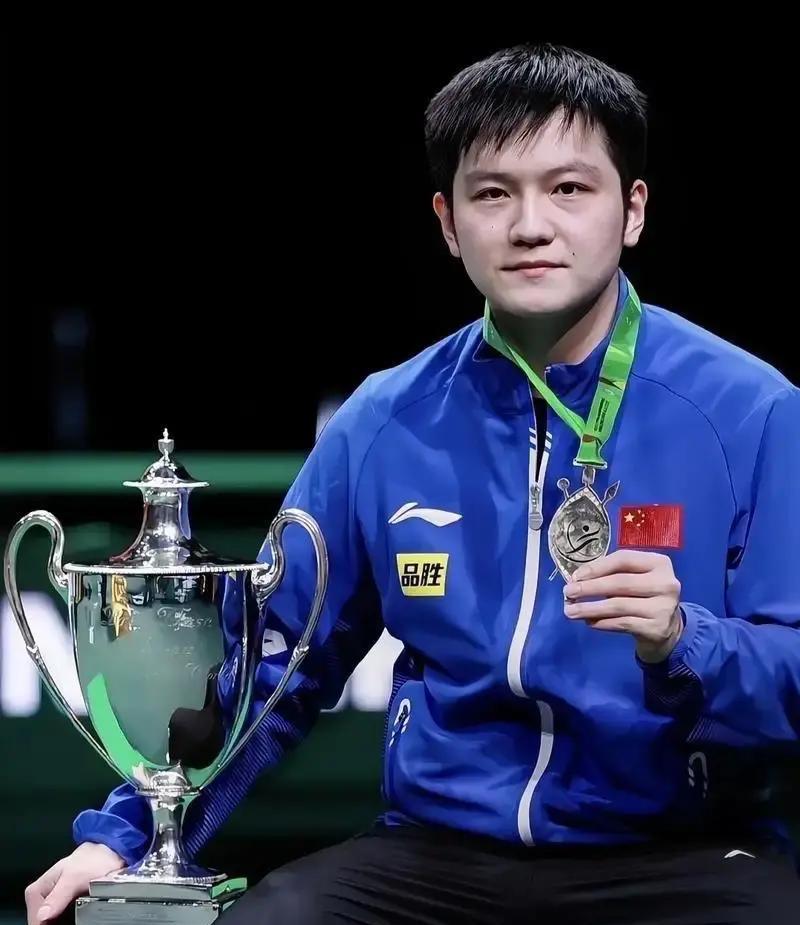 国家队心理医生办公室的灯光，最近亮到凌晨三点。
他们不是在研究对手的球路，而是在