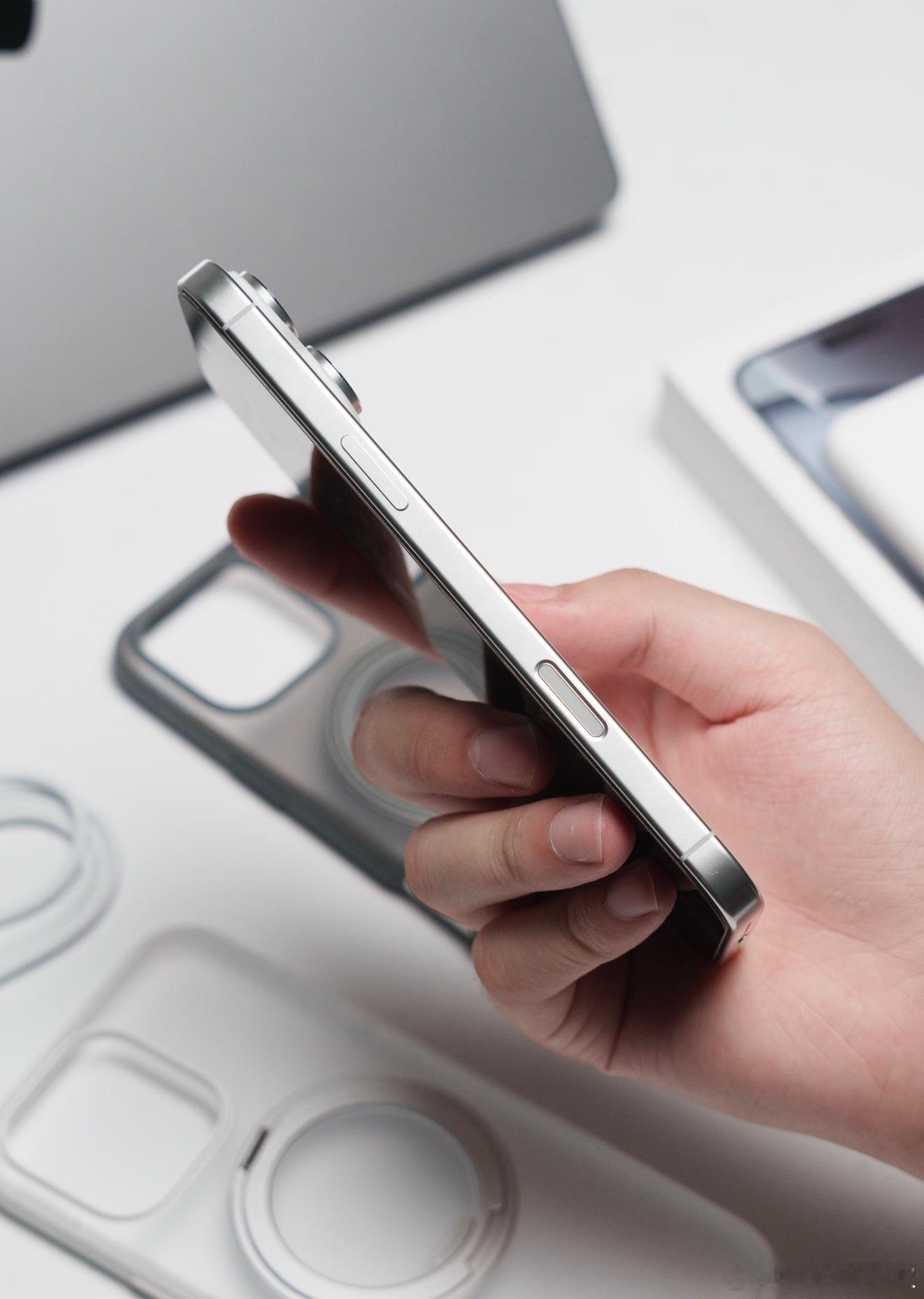 由于发现用户普遍使用频率不高，Apple计划在明年的iPhone新品上取消Cam