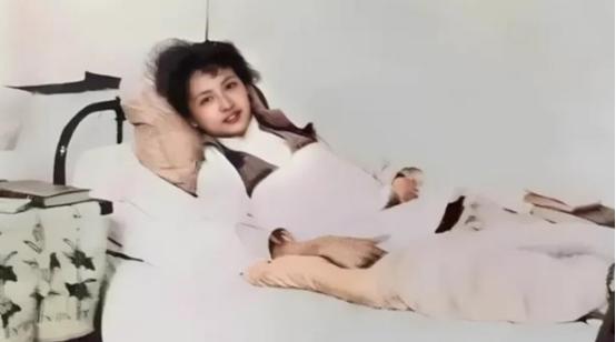 1929年，林徽因刚生了孩子，被撑大的肚子还没恢复，梁思成却拿起相机一顿拍！19