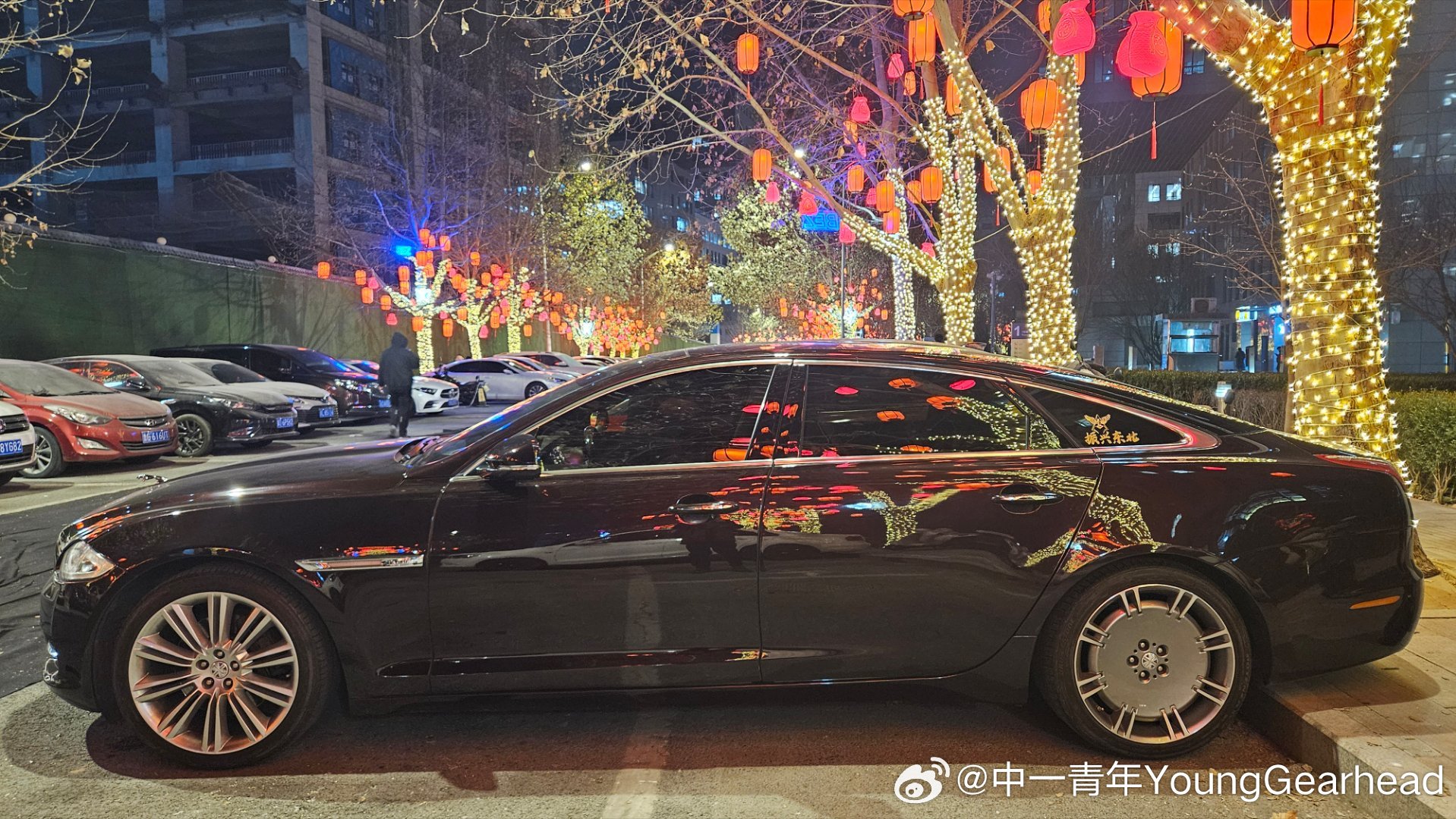 这套捷豹XJ的鸳鸯轮毂，在改装之前我就用Ai预览了效果，你们觉得跟实际差距有多大